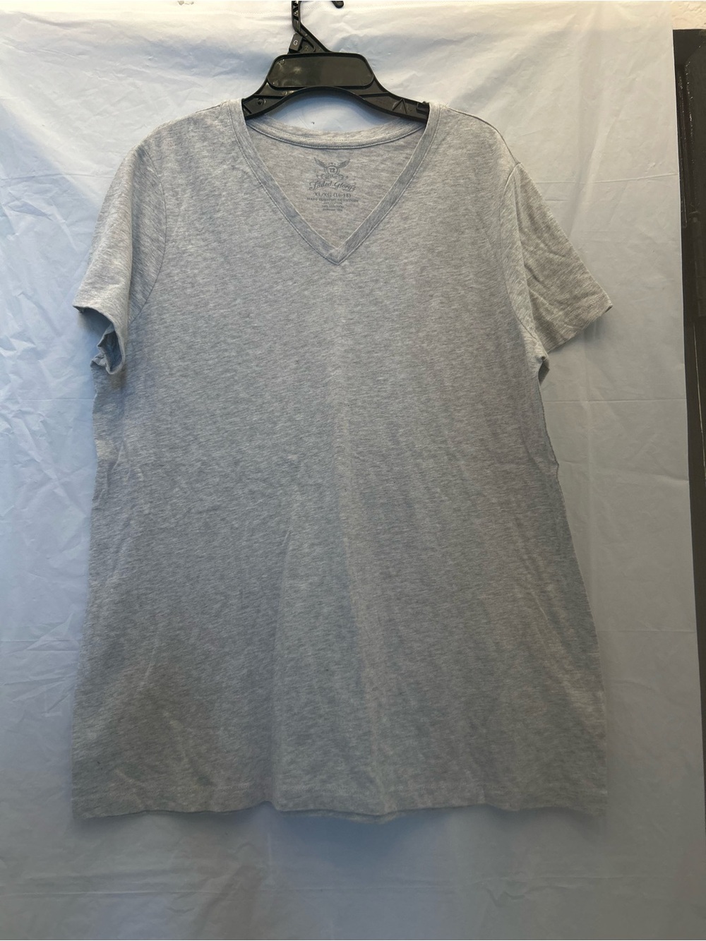 Faded Glory Junior’s Light Gray V-Neck Short Sleeve Tee 100% Cotton Sz XL/16-18